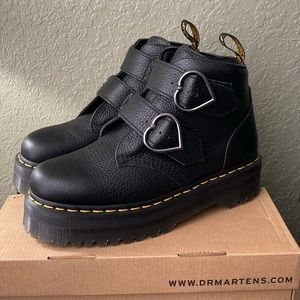 Dr. Martens Devon Heart Black Leather Boots size 10